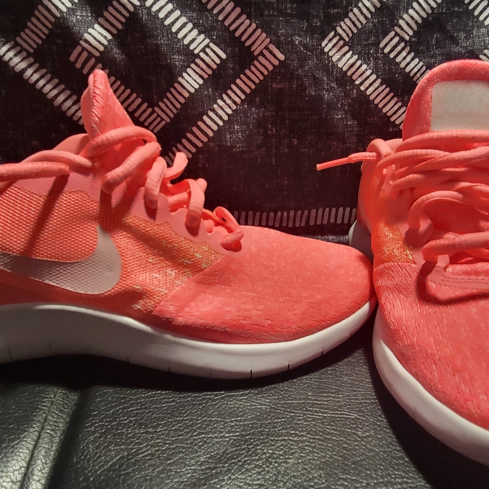 Nike Kids Sneakers in Bright Pink and White